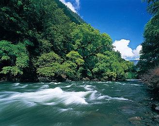 《漫威暗夜之子》现已在PC、Xbox和PS5平台推出